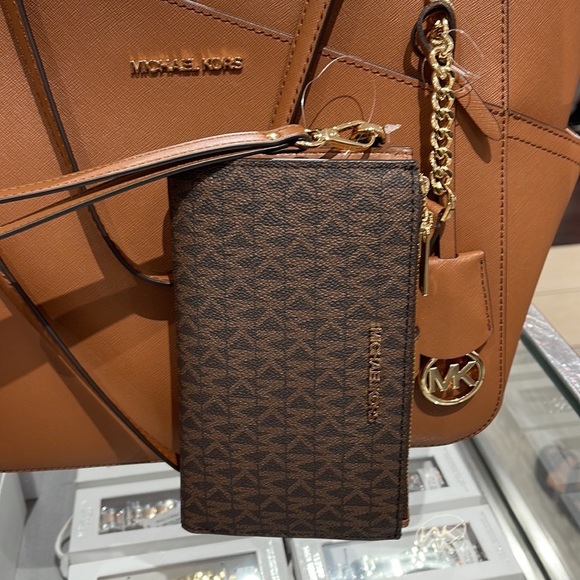 MICHAEL KORS LARGE DOUBLE ZIP WRISTLET PHONEHOLDER WALLET CLUTCH 
Brown - Picture 6 of 16